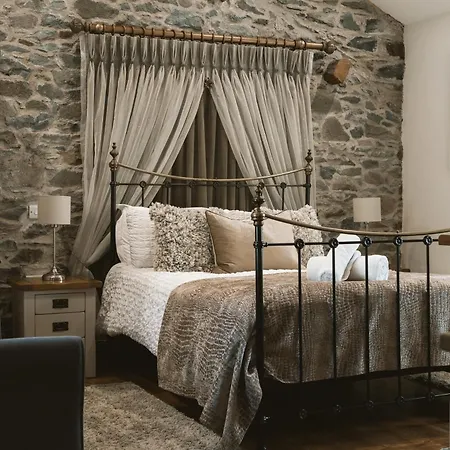 Highside Farm Bed & Breakfast 4*