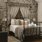 Highside Farm Bed & Breakfast 4*